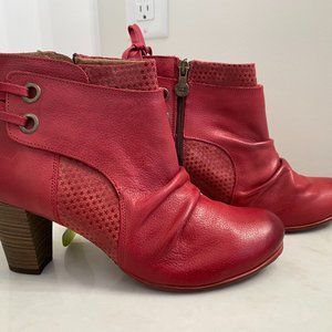 Red, leather, lady's size 8.5 (European 39), Wanda Panda brand, Ankle Boots